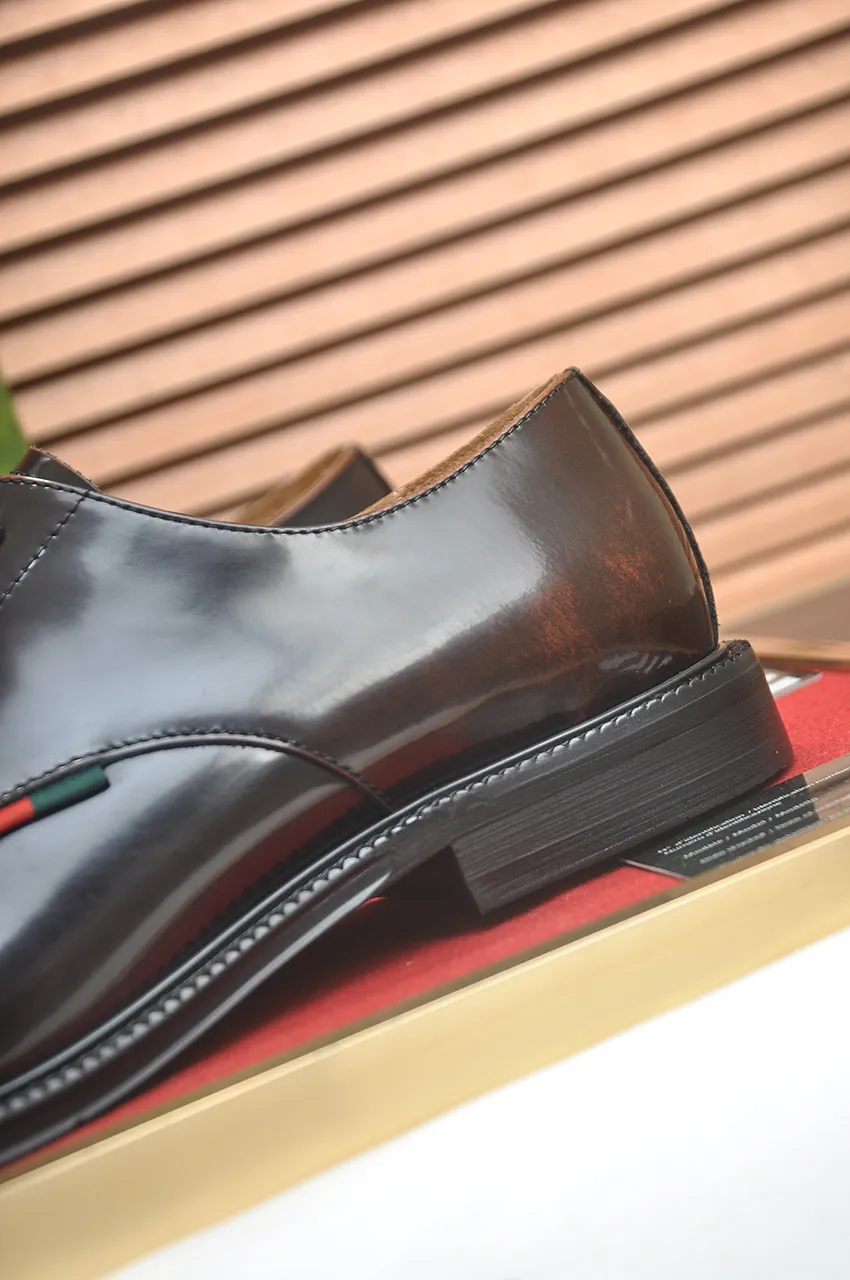 Men's shoes💰500💶Italy's top luxury men's shoe giant (GUCCI) (Gucci) (full cowhide lining) new arrival🍃Original European style🔰 Pleasant to the eye😍In order to make the shoes more durable and non-deformable🌀The production continues to follow traditional methods but there is still no lack of innovation💪Choose original sheepskin for the leather♻️ Smooth and natural And extra bright ⭐Made of imported cowhide, the first choice of rich people 38-45 (45 customized)